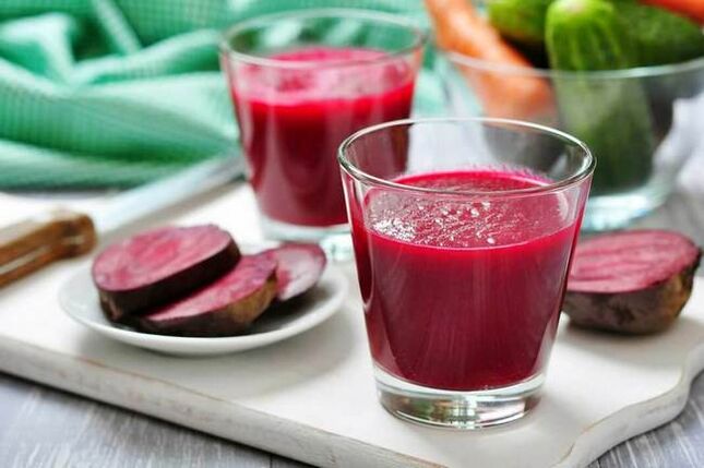 Beet smoothie for lunch on a diet to lose weight