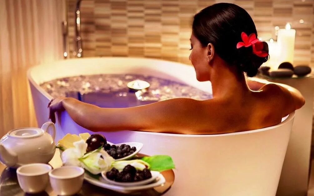 Bath with salt and herbs