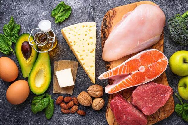 The low -carbohydrate diet consists of products that contain animal and vegetable proteins with fat. 
